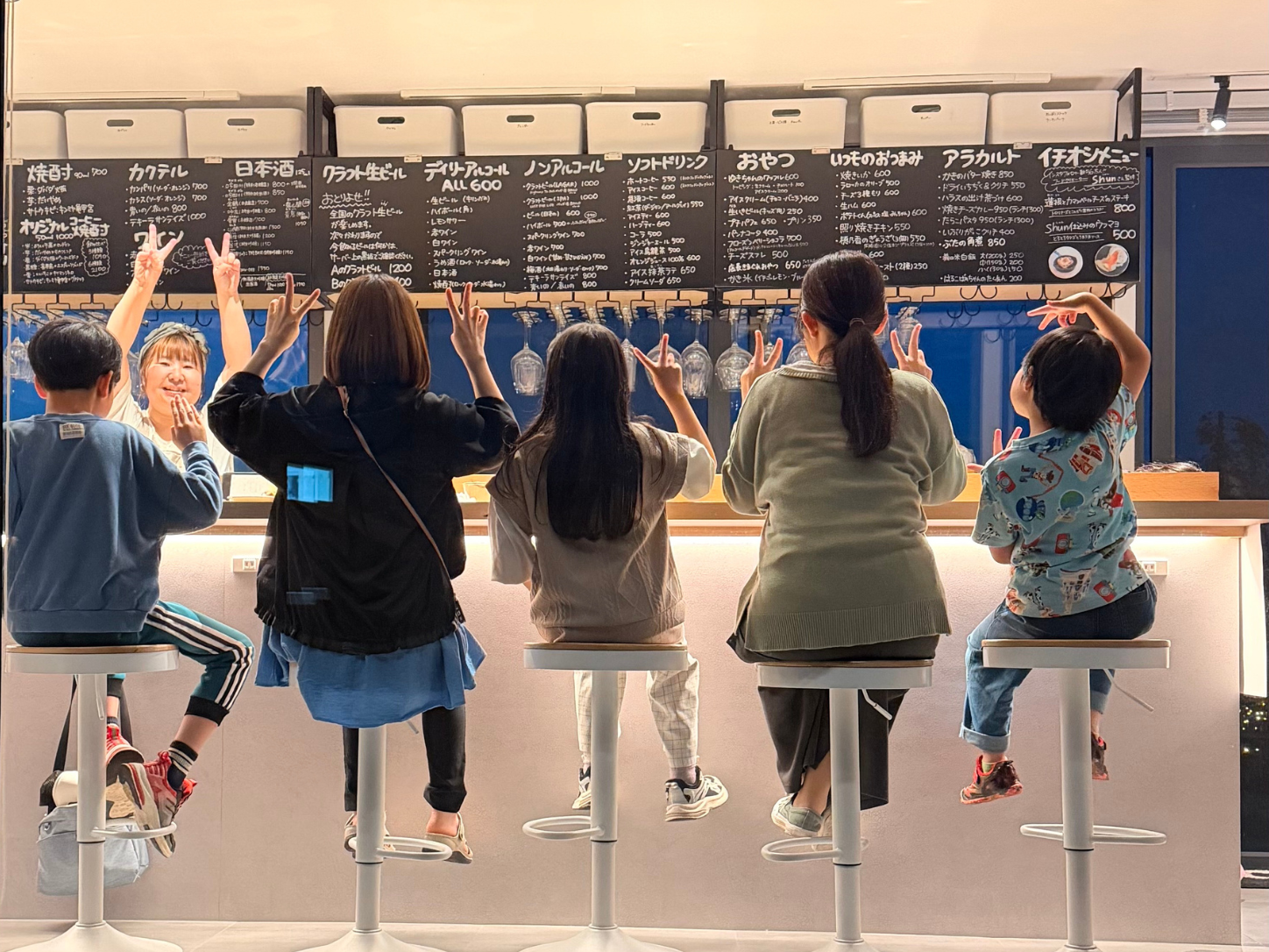 BAR101の11「子連れ歓迎」の写真